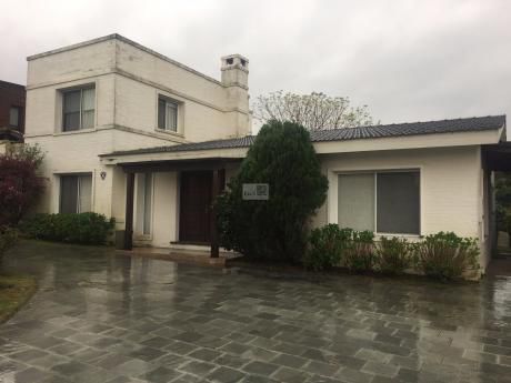 Excelente Propiedad En Barrio Con Seguridad