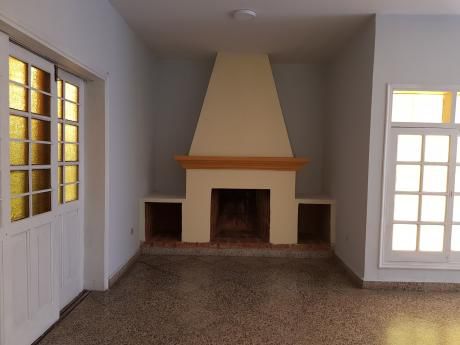 Hermosa Casa A Media Cuadra De Bruno Guggiari Y Fdo, De La Mora