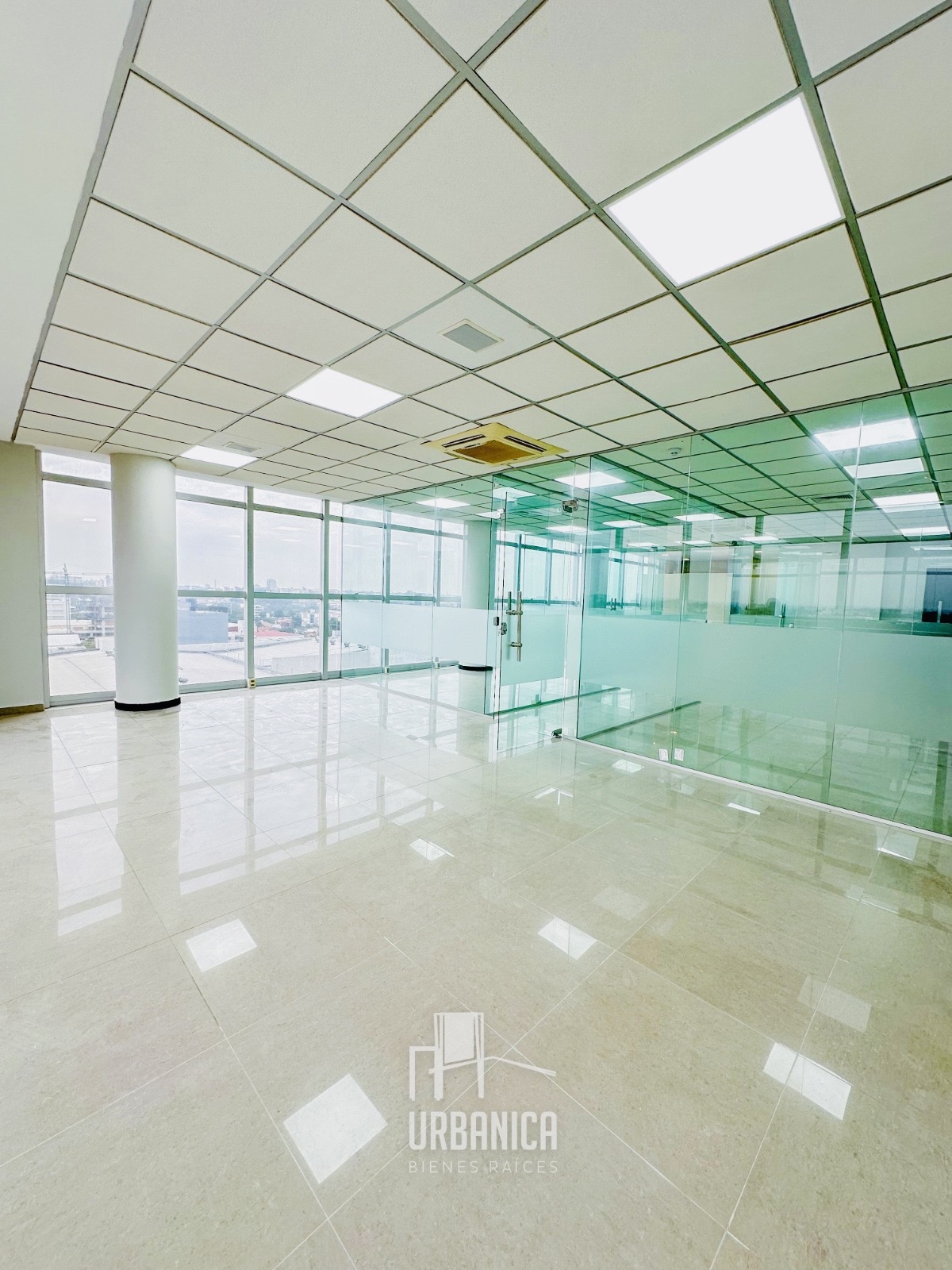 Alquiler de oficina Edificio Sky Center — foto 2