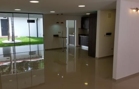 Tierra Inmobiliaria- Imponente Duplex Tipo Casa A Cuadras Del Yacht