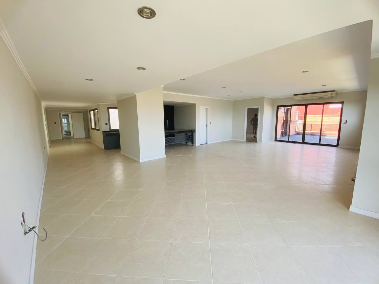 ALQUILER DE PENTHOUSE EN EL EDIFICIO PARQUE VENEZUELA — foto 2