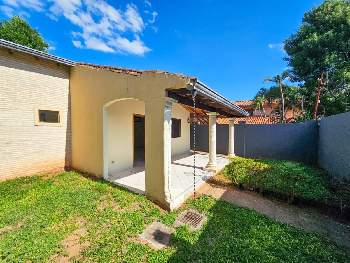 ALQUILO CASA EN EL CENTRO DE LAMBARE — foto 2