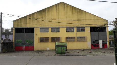 Gral Flores Y Santiago Sierra, Cerrito, Montevideo