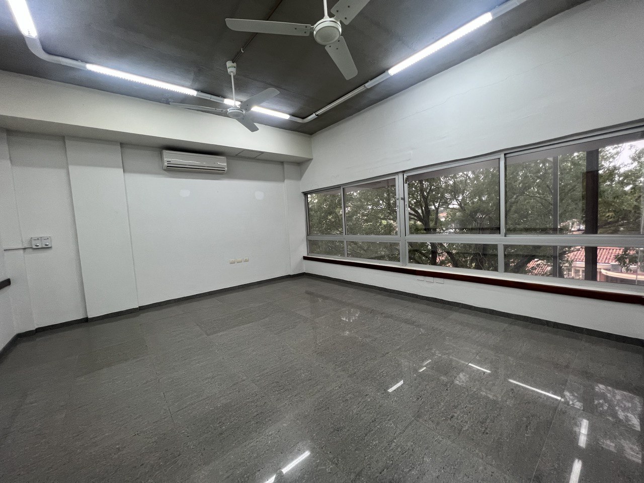 ALQUILER DE AULAS / OFICINAS - EDIFICIO CORPORATIVO — foto 2