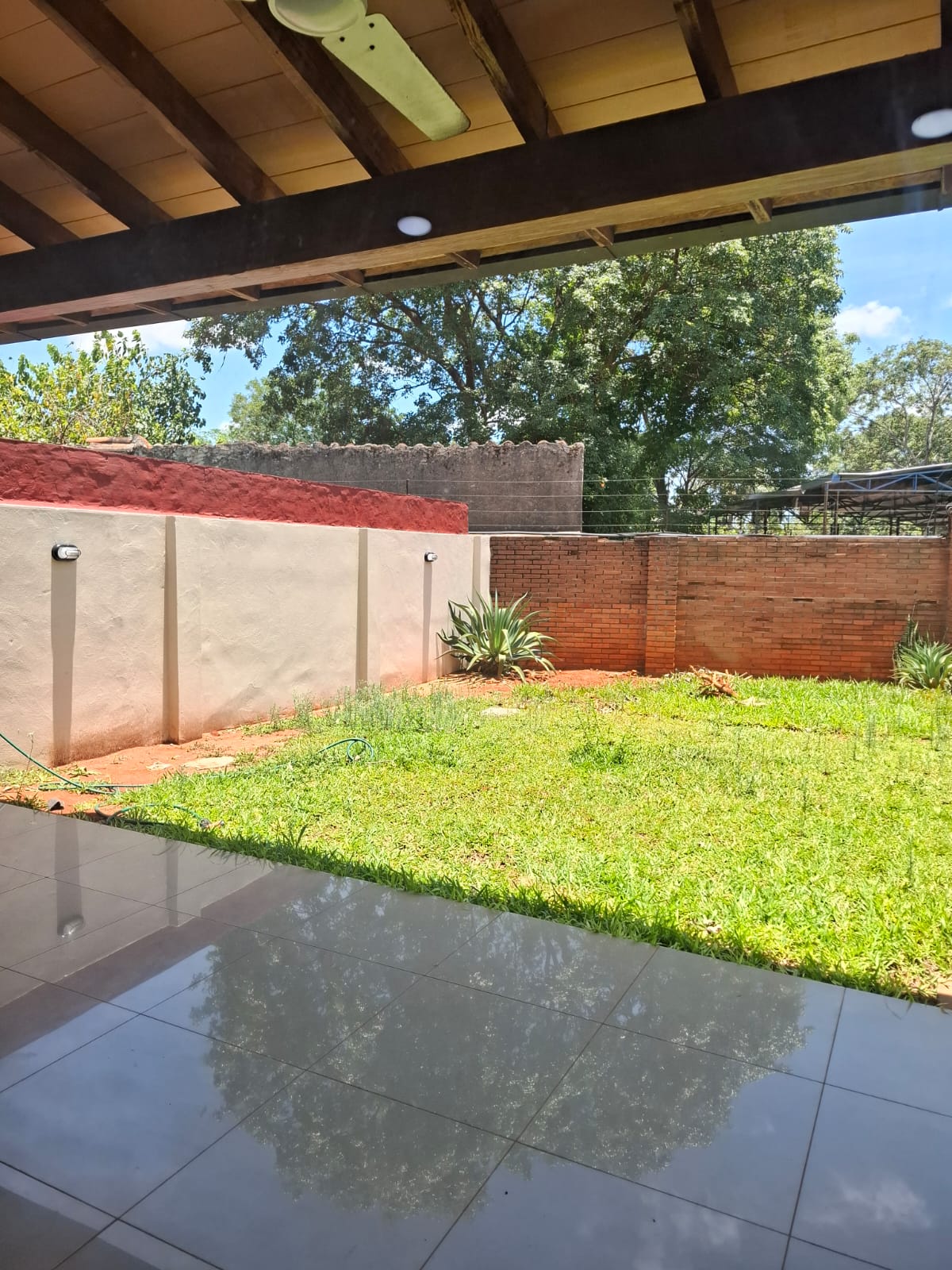 VENDO CASA ZONA LAGUNA GRANDE SAN LORENZO — foto 2