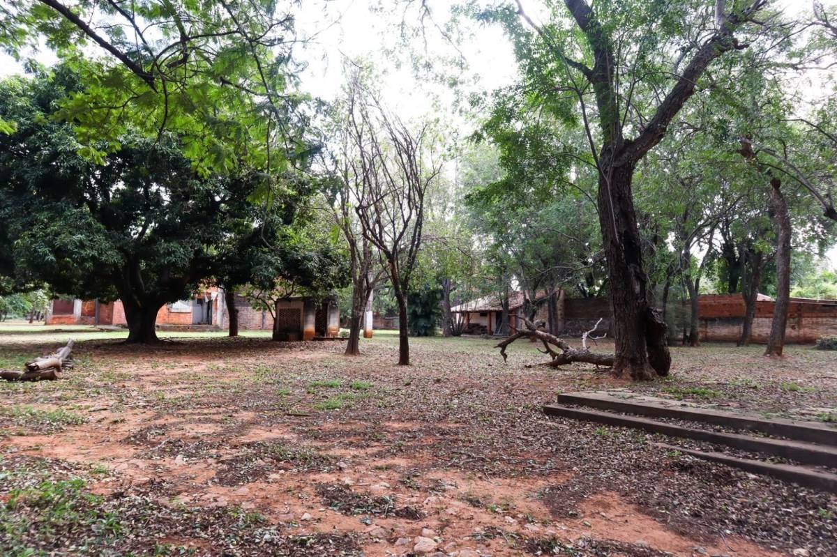VENDO TERRENO EN LUQUE DE 8.623 M2 SOBRE CALLE AMERICA — foto 3