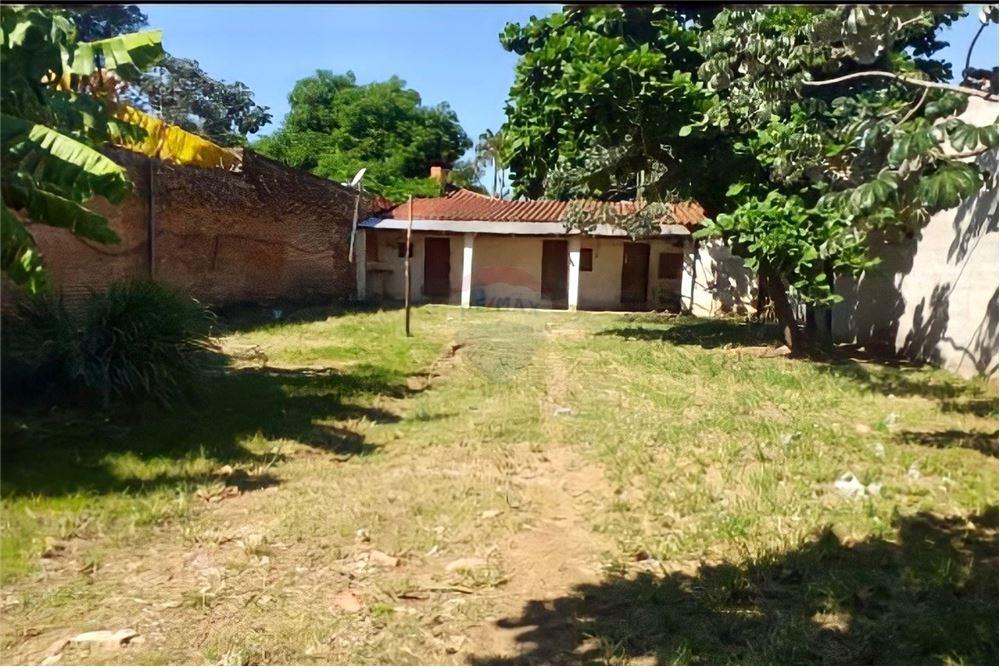 Se vende terreno totalmente amurallado en Loma Pyta !! — foto 2