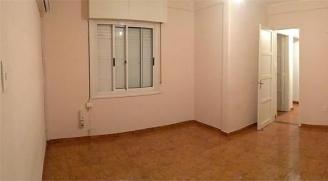 Excelente Apartamento A Una Cuadra De La Rambla