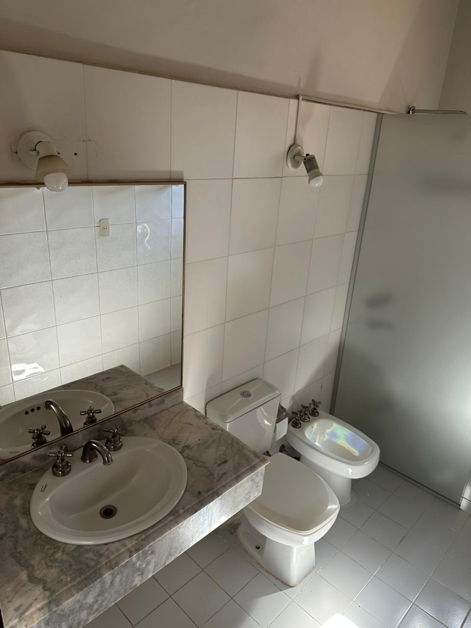 ALQUILER DE RESIDENCIA A PASOS DEL PASEO LA GALERIA — foto 2
