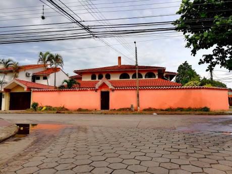 Casa Amplia En Buena Ubicación
