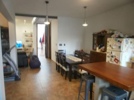 Buena Casa En Padrón Unico, Modernamente Reciclada