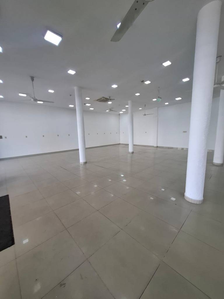Salón comercial de 2 plantas en pleno centro de San Lorenzo — foto 2