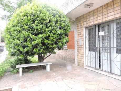 Cómoda Casa De 2 Dorm + Apto De 1 Dorm!!