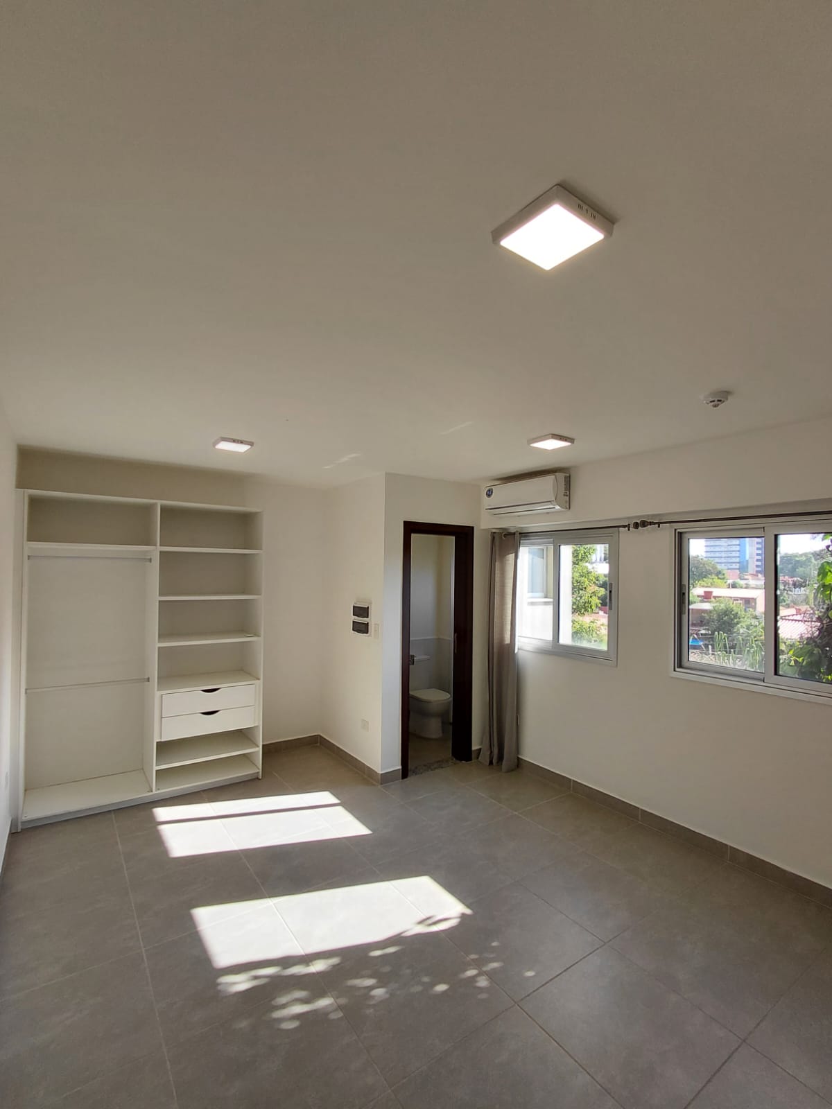En venta departamento monoambiente en la zona UMAX - MRA — foto 2