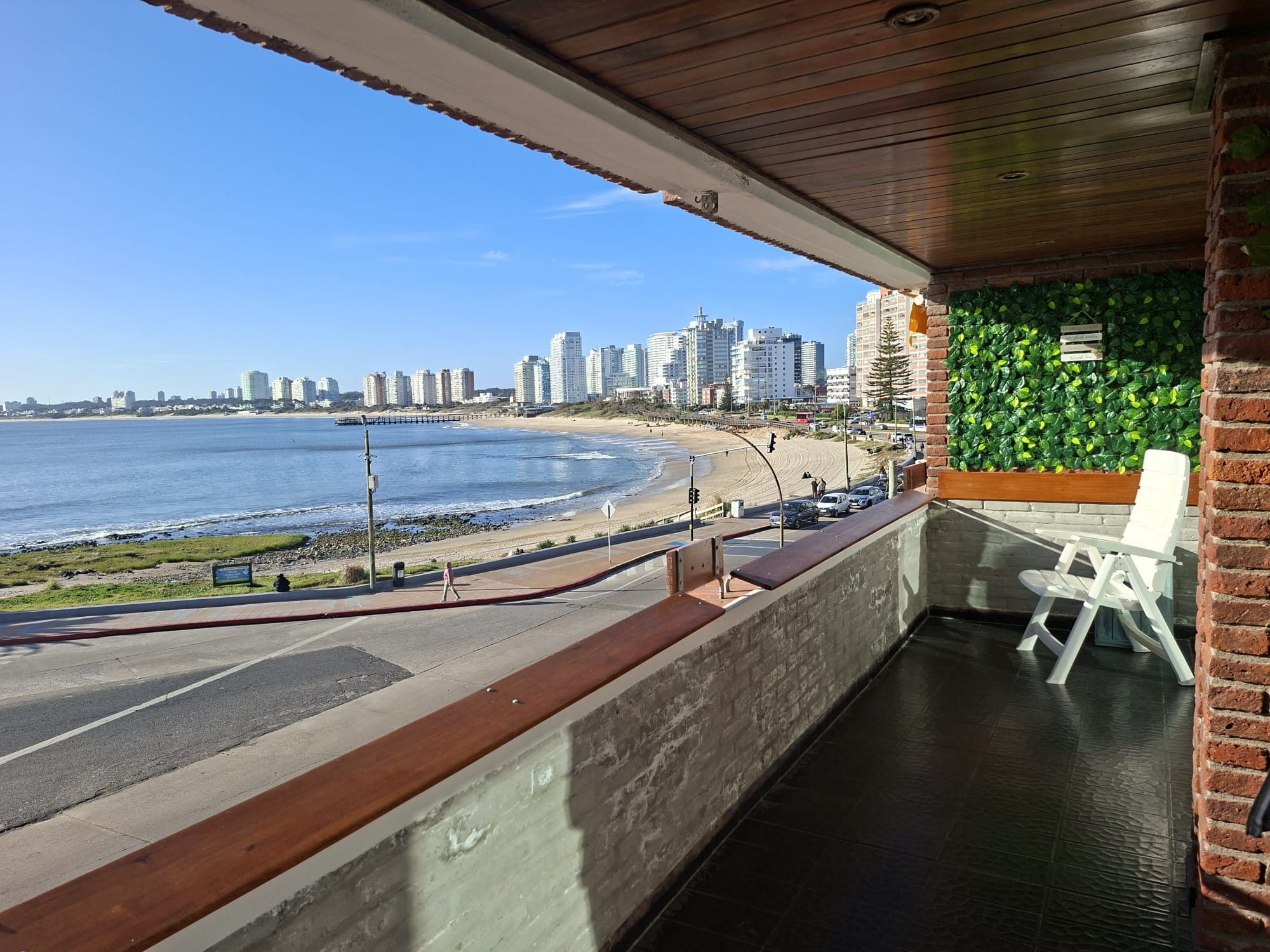 Apto 2d  2b Frente A Playa Mansa Con Amplia Terraza Y Espectacular Vista 