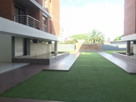 Apto En Venta Con Jardin En 3 Cruces