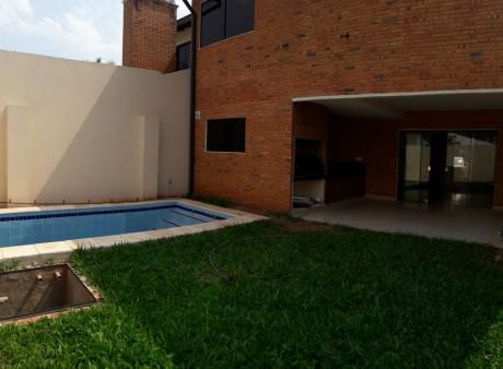 Casa Pareada En Barrio Herrera
