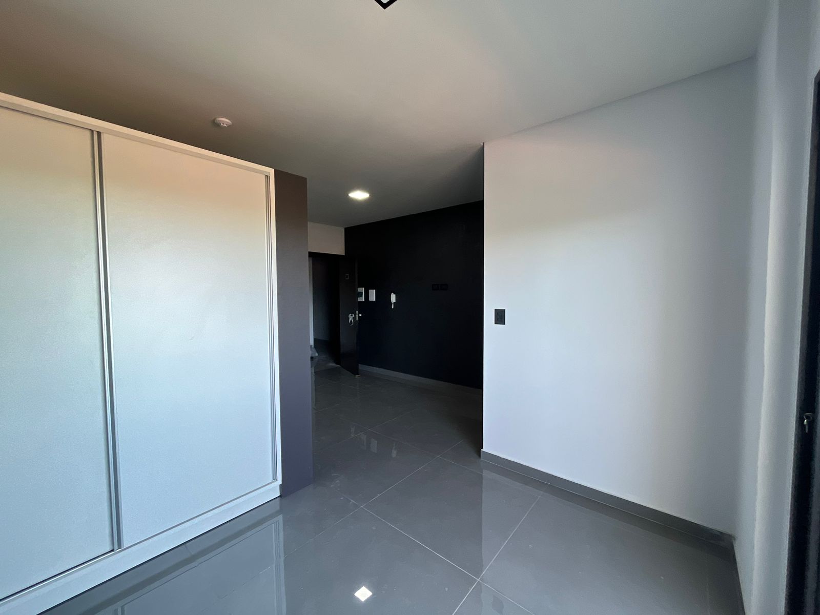 Inversión Estratégica: Moderno Loft de Un Dormitorio con Ubicación Premium Frente a la UNA, San Lorenzo — foto 3