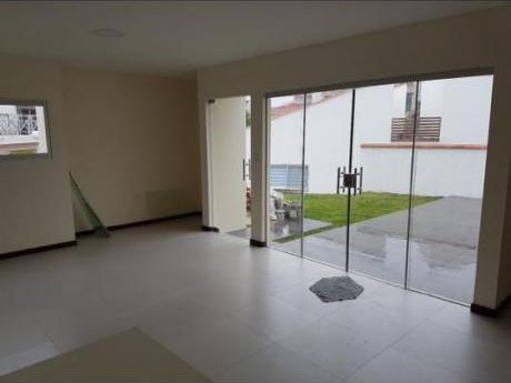 Hermosa Casa En Venta En El Urubó