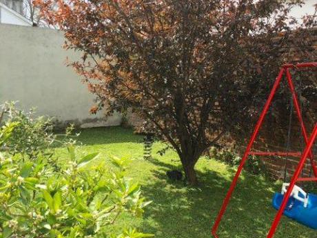 Casa En Buceo Con Jardin Con Renta