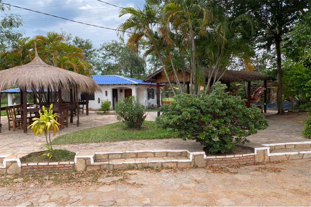 VENDO CASA IDEAL PARA RESTAURANTE EN YPACARAI — foto 3