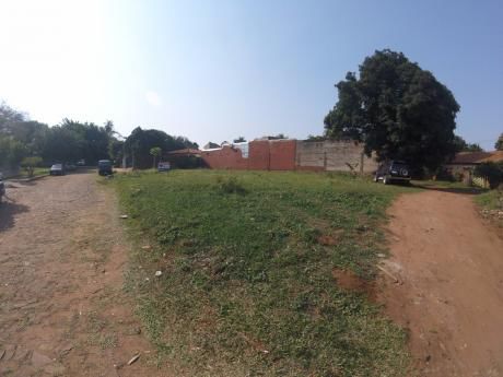 Vendo Terreno Con Excelente Ubicación En Villa Elisa.-