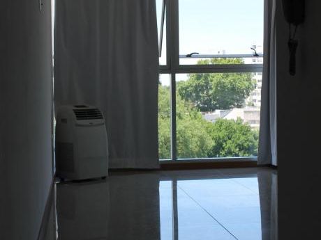Mono Ambiente - A Metros De Tres Cruces, Ideal Estudiantes
