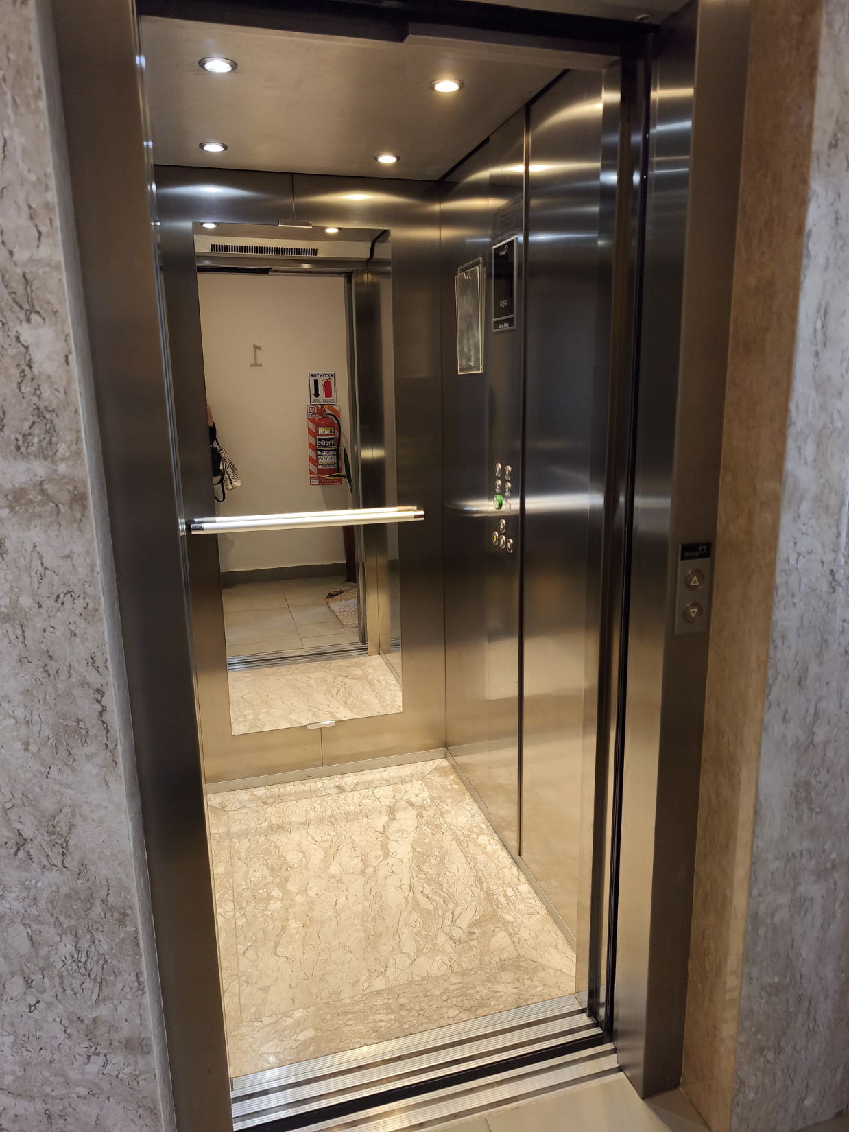 VENDO DEPARTAMENTO DE 2 HABITACIONES EN BARRIO JARA — foto 2