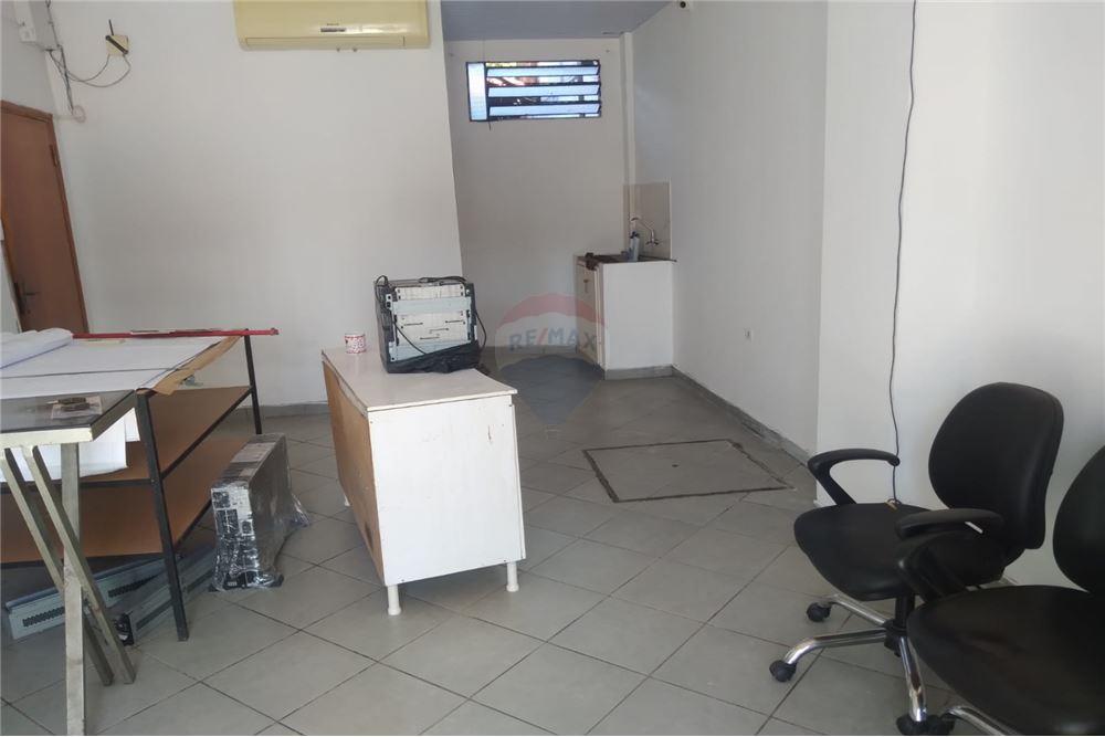 SALON COMERCIAL EN HERRERA — foto 3