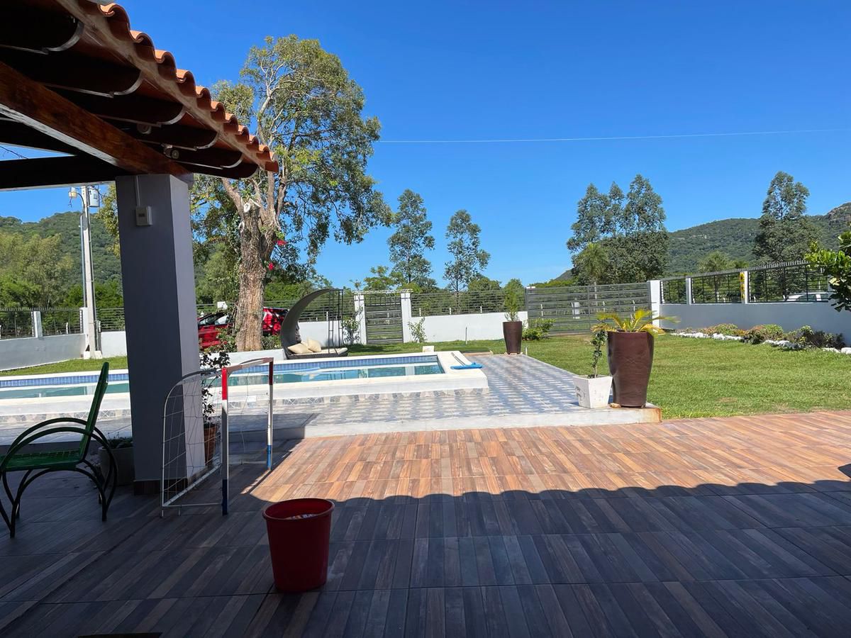 Vendo Casa en Paraguarí en Barrio  con impresionante Vista a los cerros acahay — foto 2