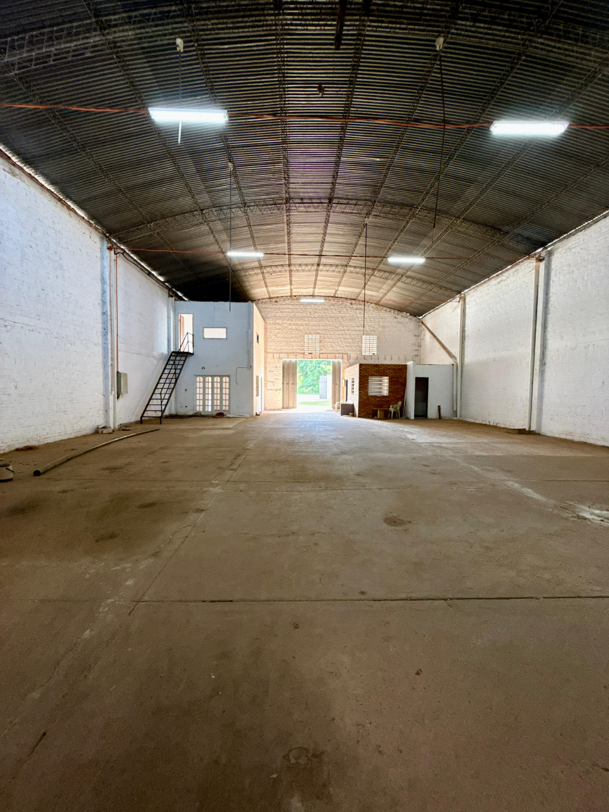 ALQUILO DEPÓSITO DE 1.150 m2 S/ RUTA 1 ZONA ITA — foto 2