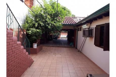 Alquilo Amplia Casa En Barrio Herrera