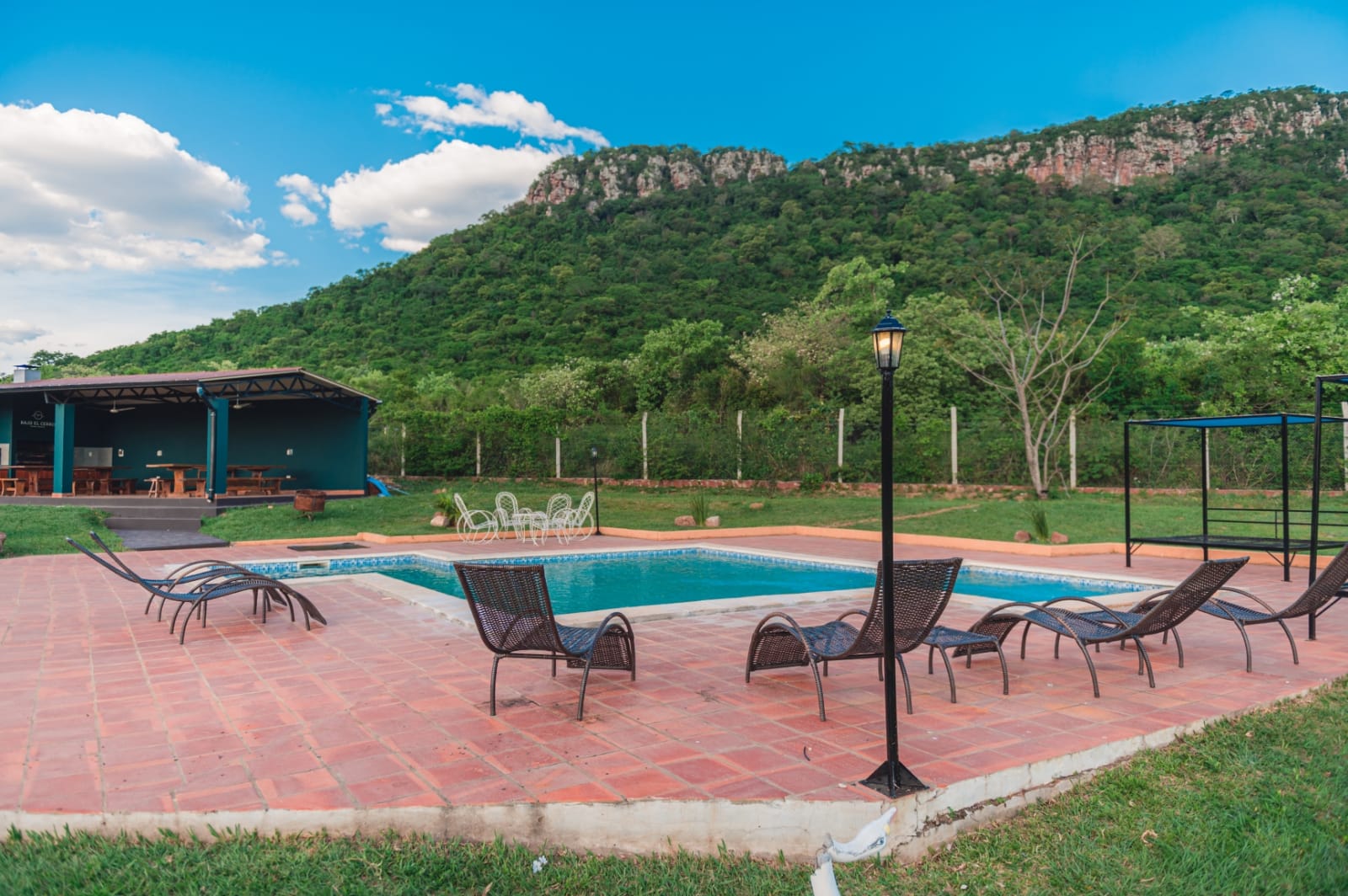 VENTA DE POSADA TURÍSTICA EN FUNCIONAMIENTO – INVERSIÓN ÚNICA EN PARAGUARÍ — foto 2
