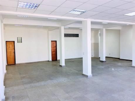 Local Comercial Sobre Avenida Roca Y Coronado