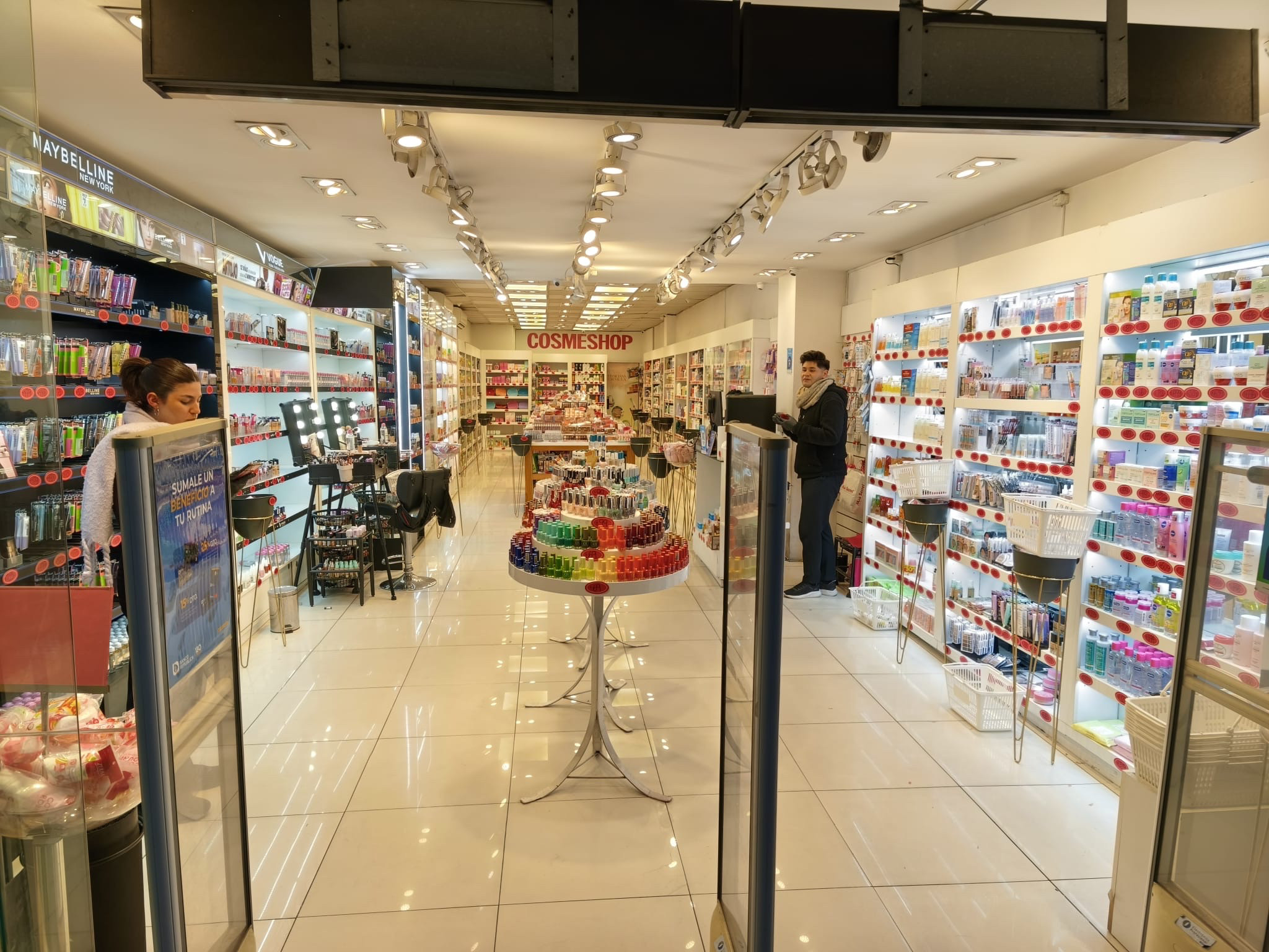 Se Alquila Local En 18 De Julio Y Roxlo, Con 107m2  Salón Más 102 M2 Depósito · Foto 4