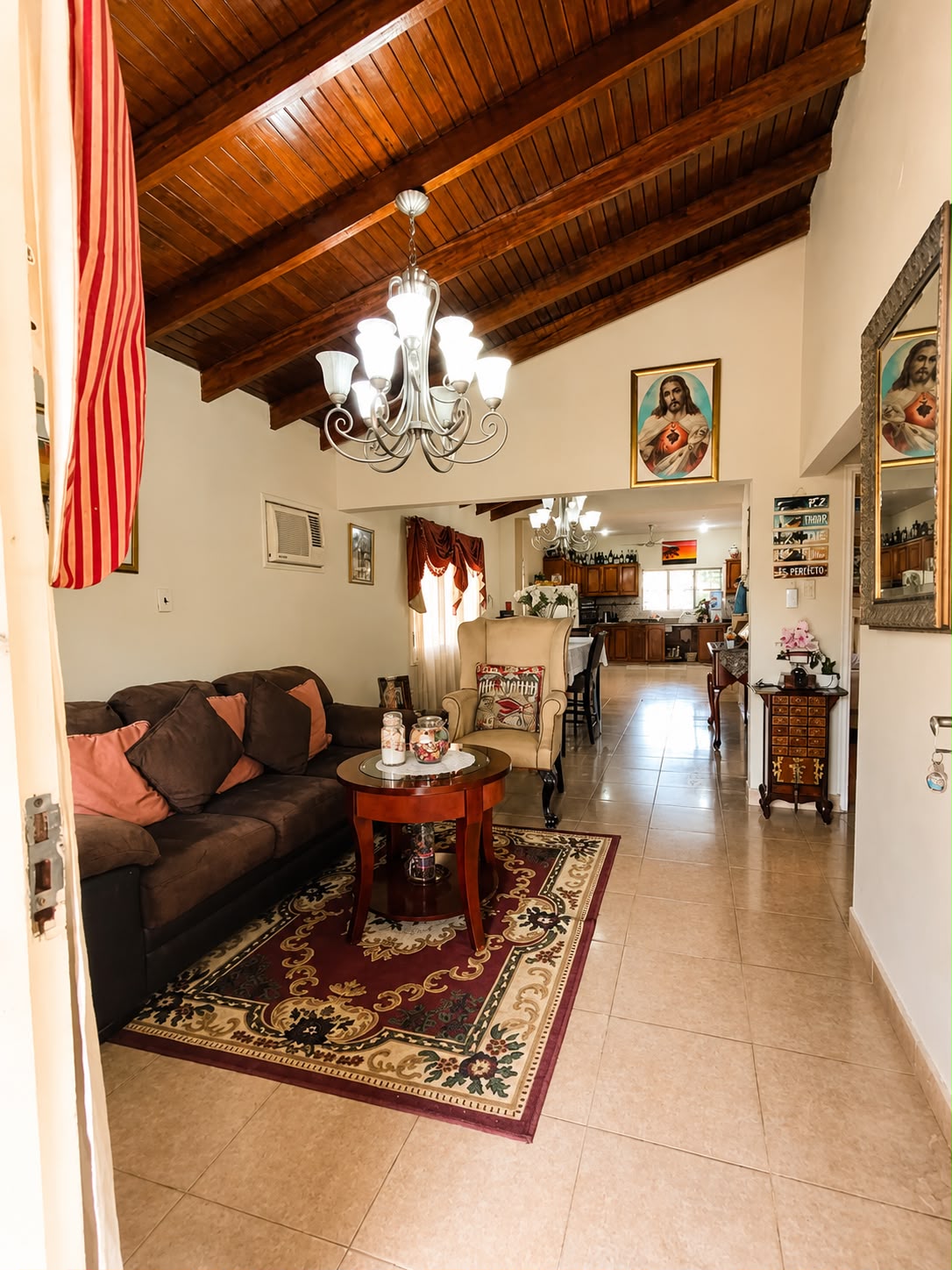 Vendo Casa en Limpio | 1.440 m² | 4 Terrenos | Zona Céntrica — foto 3