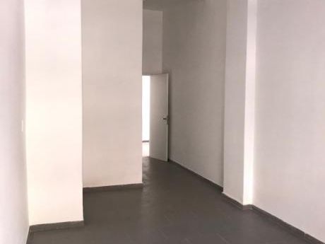 Venta Local Comercial - Vivienda Parque Rodo Montevideo