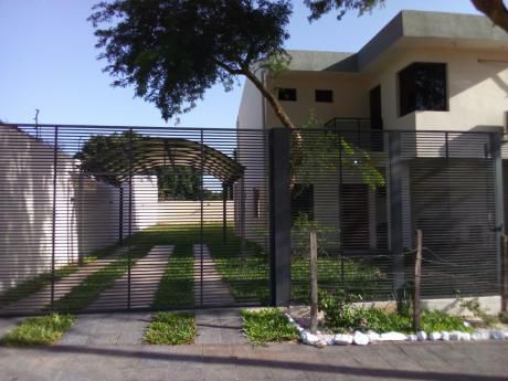 Vendo Hermosa Casa, Zona Lambaré, Colegio Sek