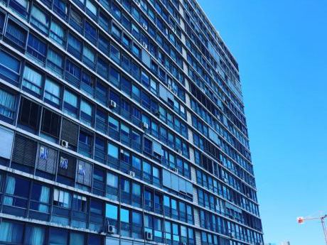 En Emblematico Edificio En Puerto Del Buceo - 111m2 + Gge + Box