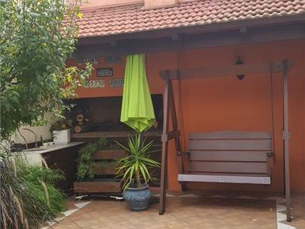 Imperdible! Casa De 2 Plantas, 2 Garage, Estufa A Leña! Parrillero Y Terraza!!