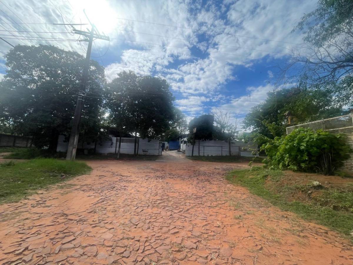 VENDO COMPLEJO DE TINGLADOS CON OFICINAS, VESTUARIOS Y CASA EN ÑEMBY — foto 2