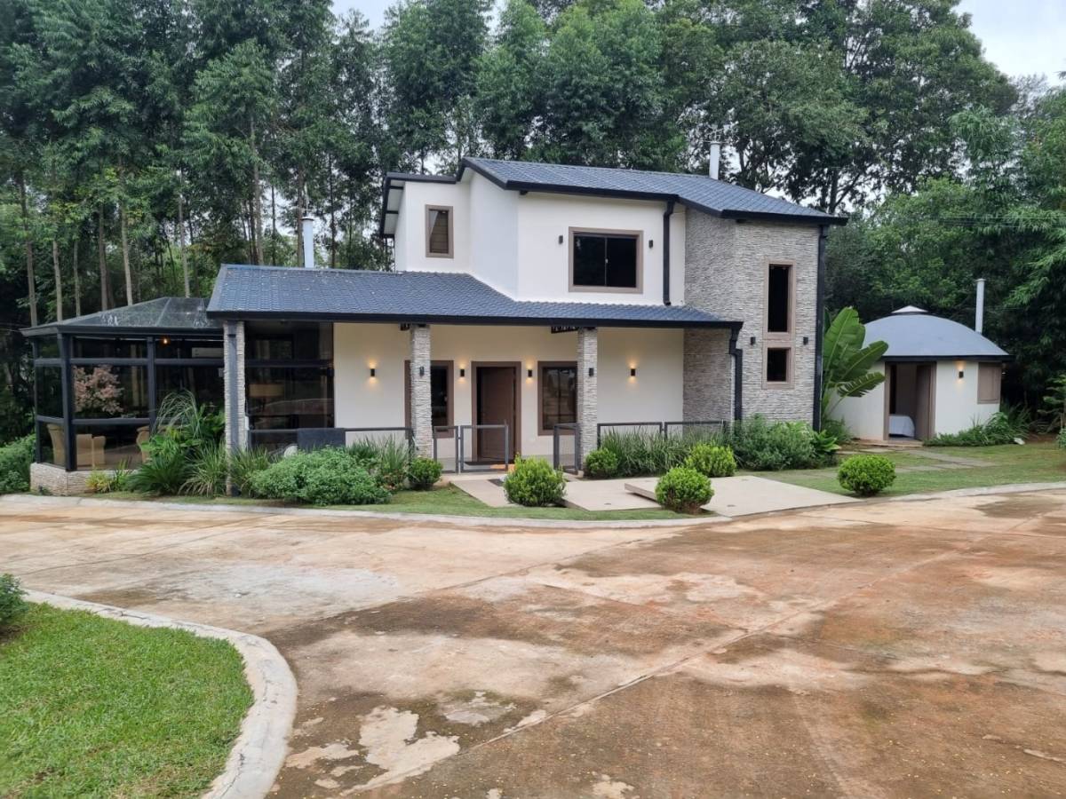 EXCLUSIVA RESIDENCIA CON UNA SUPERFICIE DE TERRENO DE 57.100 m² — foto 2