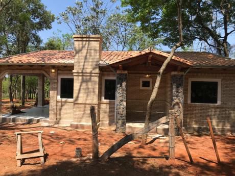 Casa En Etapa Final De Construcción - Luque.