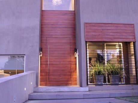 Hermosa Residencia Minimalista En Mburucuya