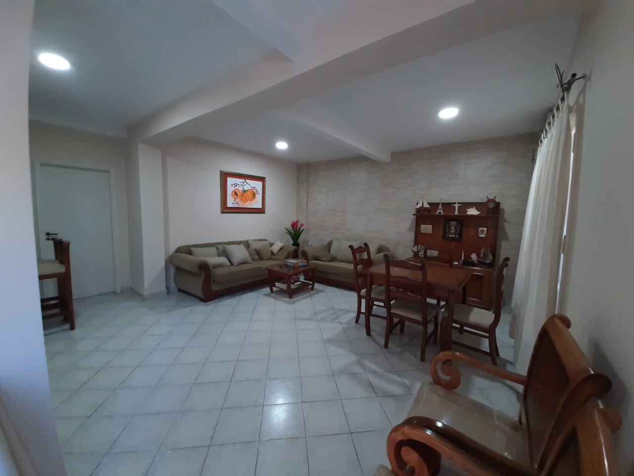 HERMOSA CASA EN ESQUINA EN BARRIO JARA — foto 3