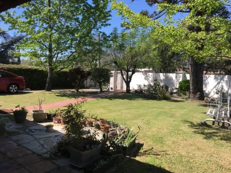 Av Italia, Impecable, Amplia, Buen Jardin Cercado
