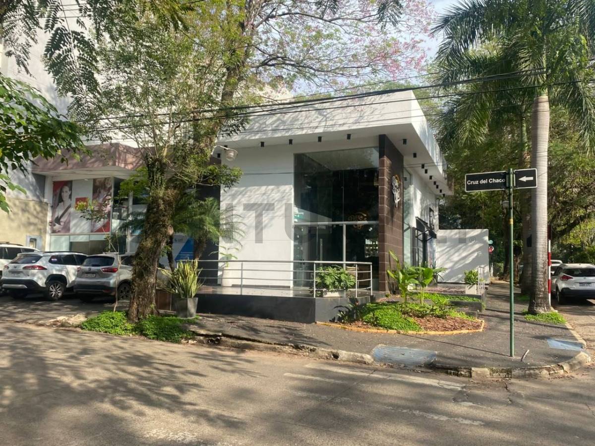 VENTA DE PROPIEDAD COMERCIAL EN ESQUINA EN VILLA MORRA — foto 2