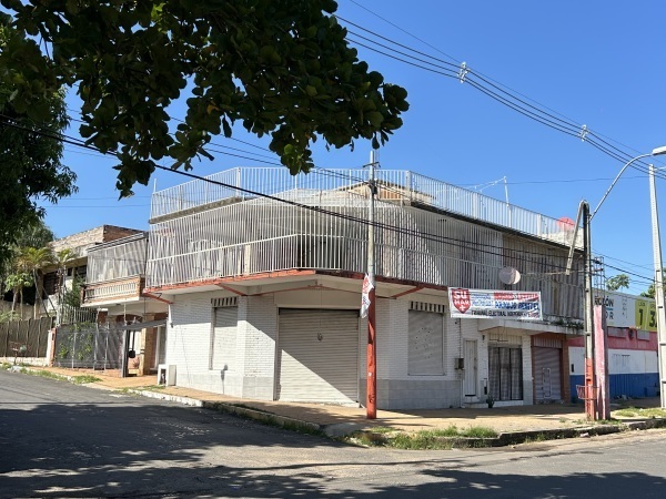 PROPIEDAD EN ESQUINA SOBRE LA AVDA. EE.UU — foto 2