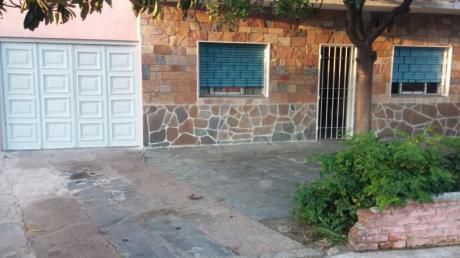 Buena Casa Con Galpon Al Fondo En Muy Buen Estado