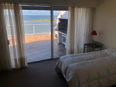 Se Alquila Penthouse Sobre Rambla De Pocitos